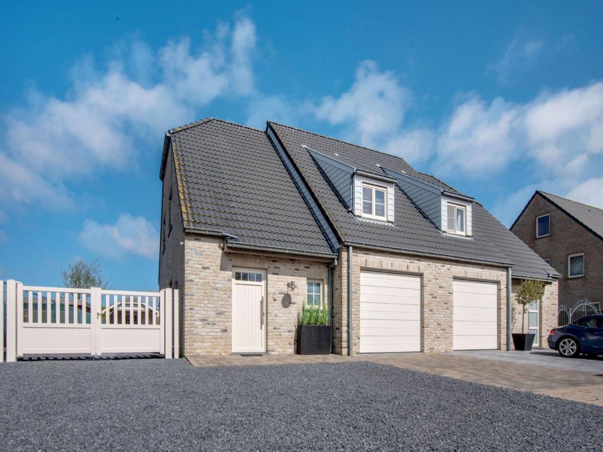 Modern Holiday Home In De Haan With Garden Exteriör bild