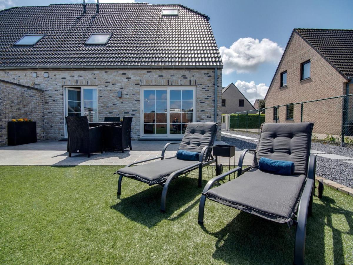 Modern Holiday Home In De Haan With Garden Exteriör bild
