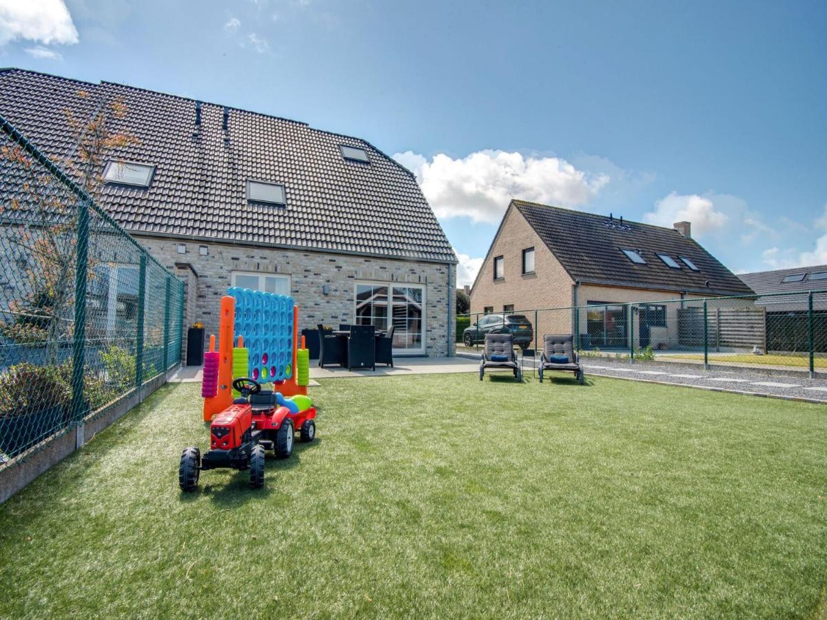 Modern Holiday Home In De Haan With Garden Exteriör bild