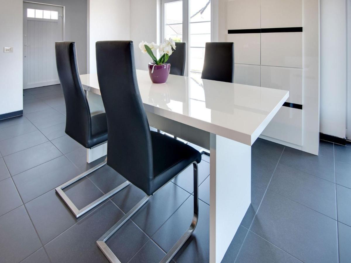Modern Holiday Home In De Haan With Garden Exteriör bild