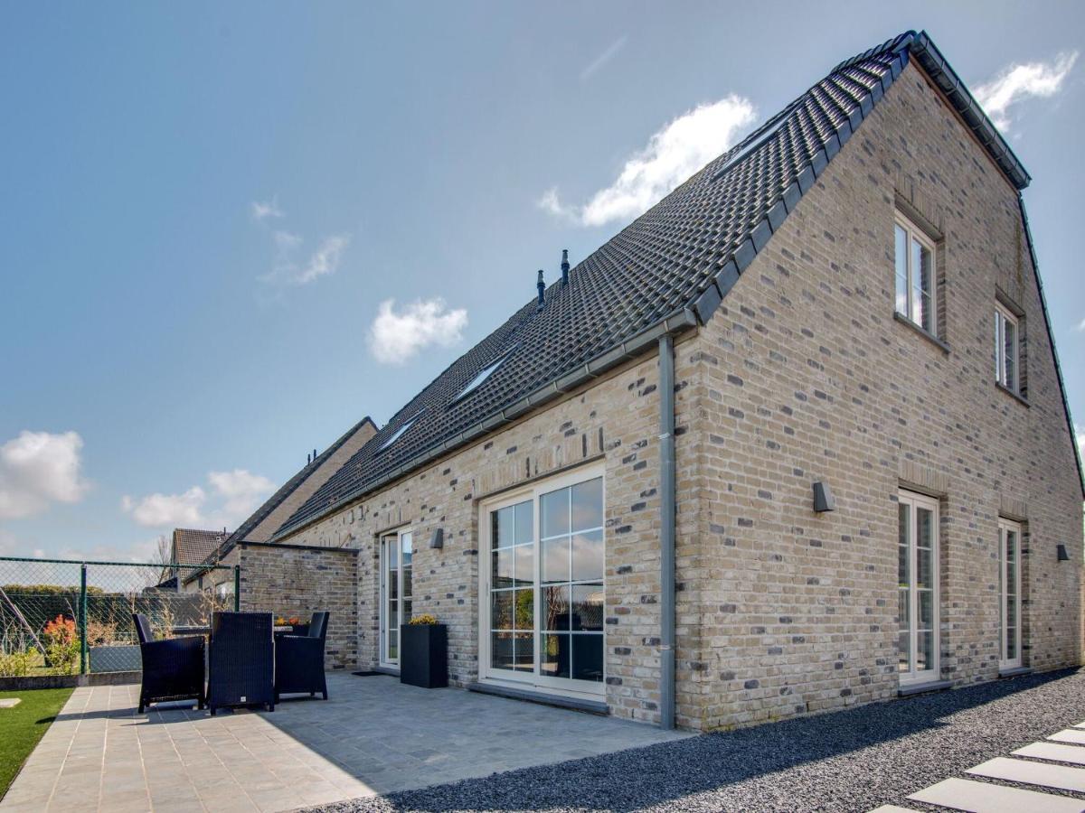 Modern Holiday Home In De Haan With Garden Exteriör bild