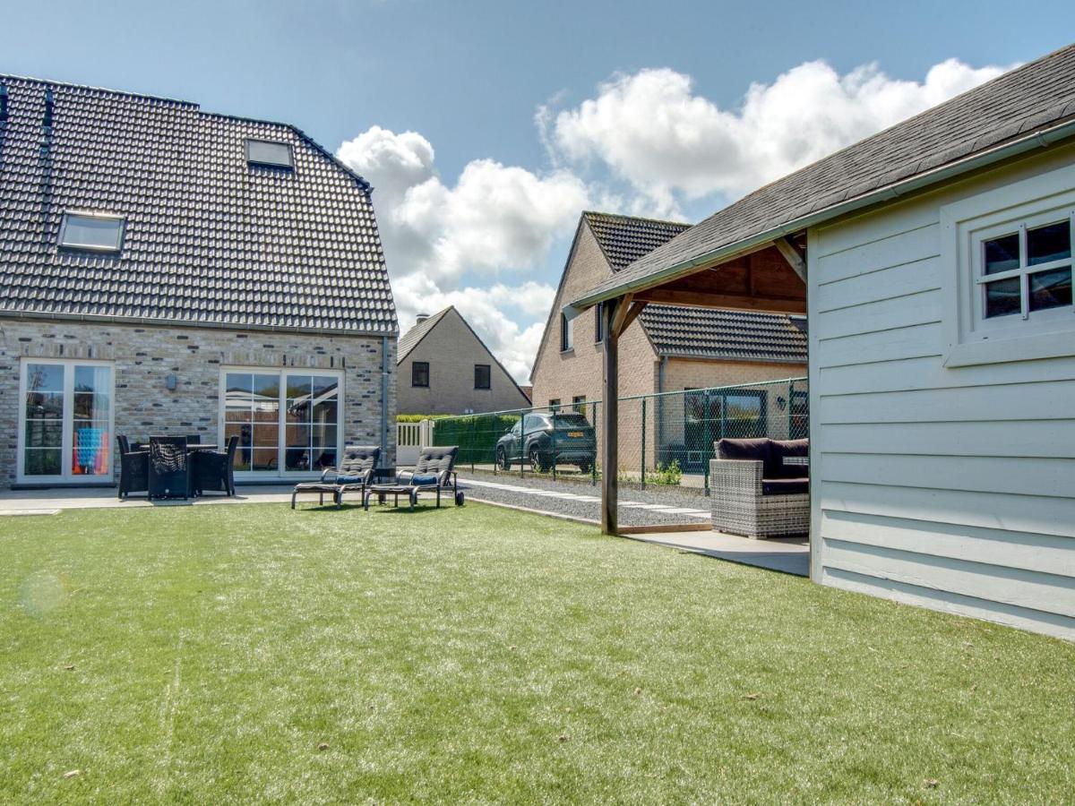 Modern Holiday Home In De Haan With Garden Exteriör bild
