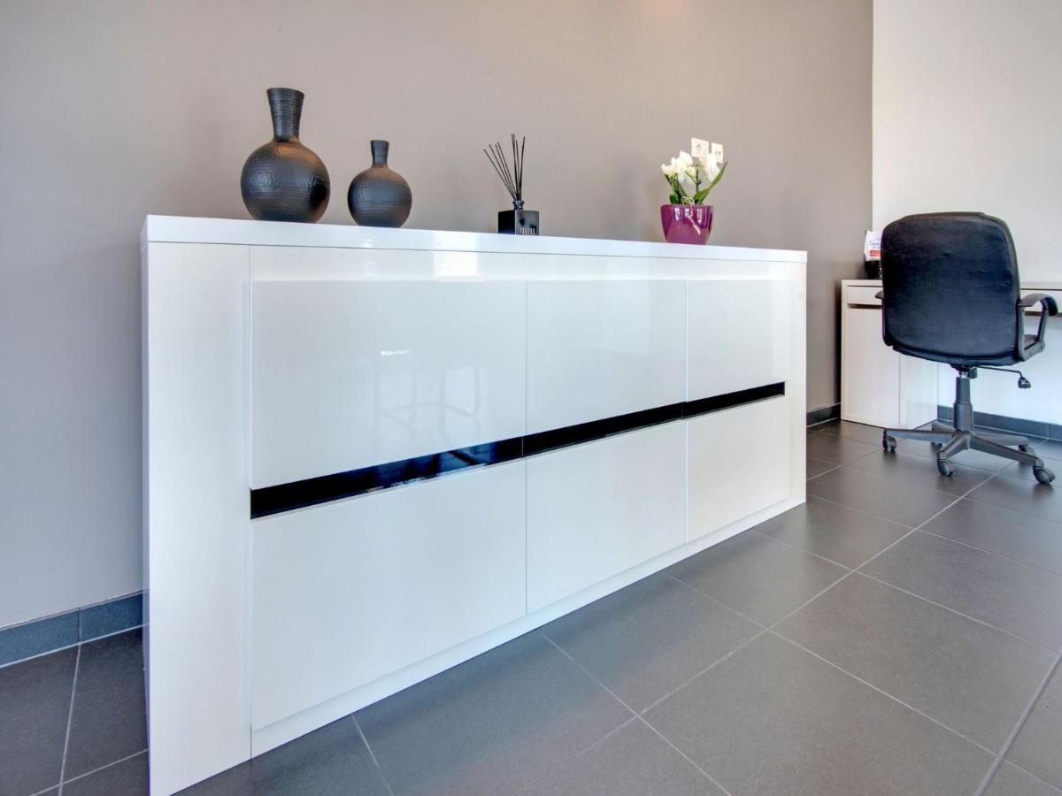 Modern Holiday Home In De Haan With Garden Exteriör bild